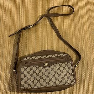 Gucci Cross shoulder Purse